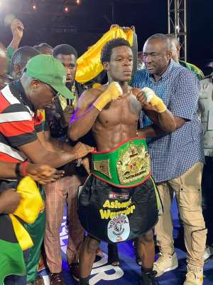 Stanley Nyantekyi Stops ‘Akufo Addo’ at Boxfext in Kumasi to claim National Featherweight title