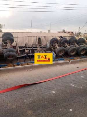 Falling truck loaded with cement kills Driver's Mate