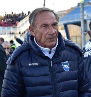 Pescara coach Zdenek Zeman backs Muntari for walking off the pitch at Cagliari