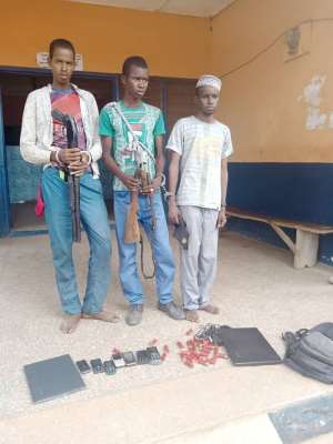 Binaba: Police Arrest Three Criminals With Guns, Masks, Stolen Laptops and Phones In Their Possession