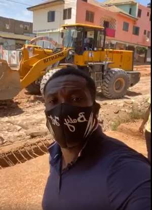 Legend Asamoah Gyan Pays For The Construction Of A Road In Accra VIDEO