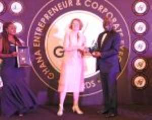 Dr John Ofori-Tenkorang receiving his award