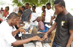 Applicants frustrated as voters registration exercise in Ajumako delays