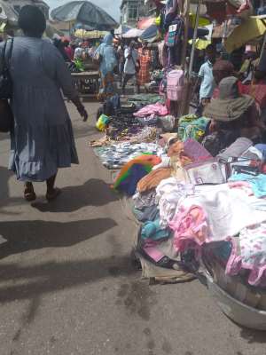 Kumasi: Traders defy King Zuba directive to vacate pavements and unauthorised spots