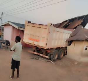 Tipper truck runs into Bishop Obinim’s family house at Heman, three injured