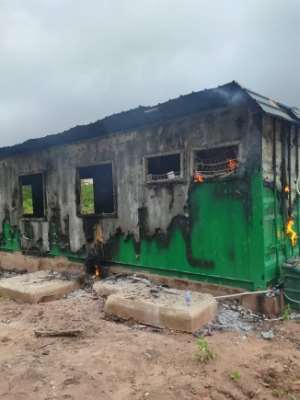 How angry mob vandalised Forestry Commission timber checkpoint housing structure at Babatokuma in Kintampo