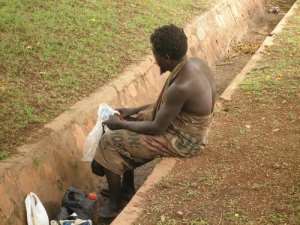 Ewe lady strikes boyfriend mad for using and dumping her to marry another woman