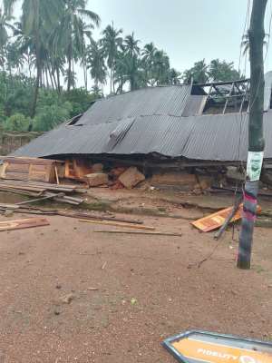 Oti Region: Rainstorm hits Kadjebi, 52 households, 15 stores, school affected