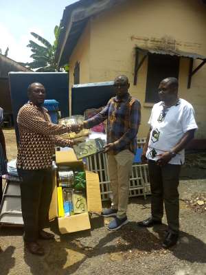 Tarkwa-Nsuaem MCE middle Presenting the equipments to managers of the clinic