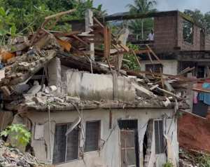 Heavy rain collapses building in Sekondi