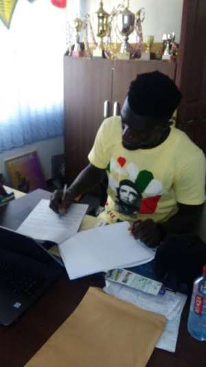 In-form Medeama goalkeeper Yaw Ansah signs new three-year deal