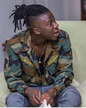 Stonebwoy trends after assisting KNUST graduating student settle his school fees