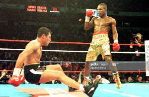 Ike Quartey right dropped Oscar de le Hoya in their fight in 1999