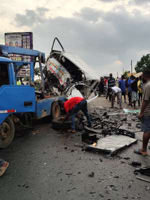 A/R: Two Police Officers in bullion van, three others killed in car crash at Adanwomase