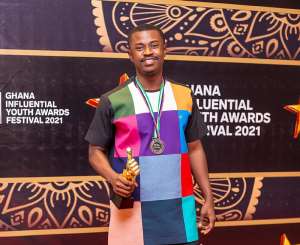 Barimah Amoaning Samuel wins Vlogger of the Year