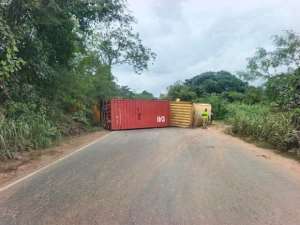 Accra-Kumasi highway traffic diverted after articulated truck blocks road at Birimso