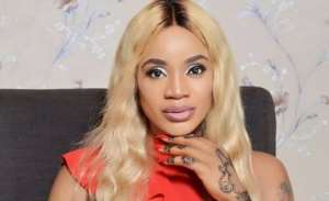 Nollywood Actress, Uche Ogbodo wins Female Personality of the Year