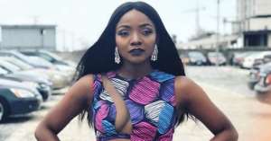 Singer, Simi Causes stare in Lagos with Revealing Ankara Outfit