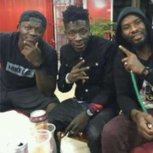 Ghana star Sulley Muntari hangs out with music icon Shatta Wale