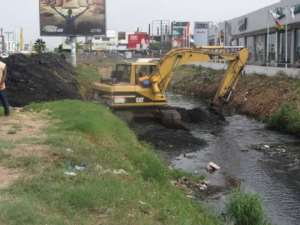 AMA Undertakes Second Phase Of Desilting Drains In Accra