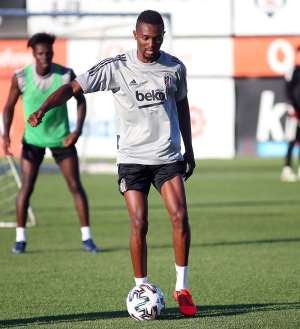 Ghana Midfielder Bernard Mensah Begins Immediate Training With Besiktas PHOTOS