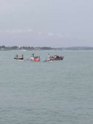 Elmina Harbour: Large fishing vessel ‘Joy George’ sinks after hitting underwater boulders