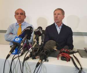 Stuart Baxter and SAFA CEO Russell Paul at a Press Conference to announce his resignation