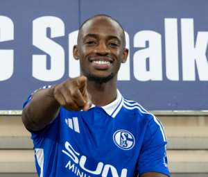Schalke 04 complete signing of Ghanaian attacker Christopher Antwi-Adjei