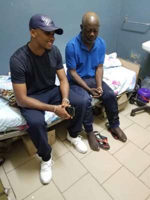 Samuel Eto'o Visits Former Cameroon Legend Who Is Now Homeless PICTURES