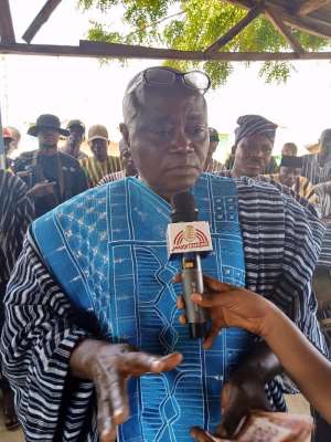 UE/R: Naba Abugbilla donates to schools, promises to build secondary school