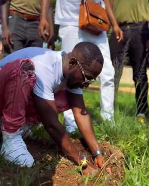 Okyeame Kwame partners Multichoice for Earthshot Prize