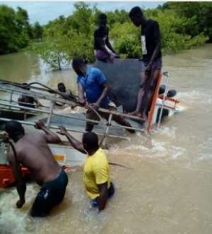 Weeklong torrential rainfall splits Daboya-Busunu road, Kia Truck sinks in flood waters