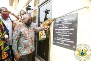 His Excellency Nana Addo Dankwa Akuffo-Addo commissioning the Bechem Business Resource Centre