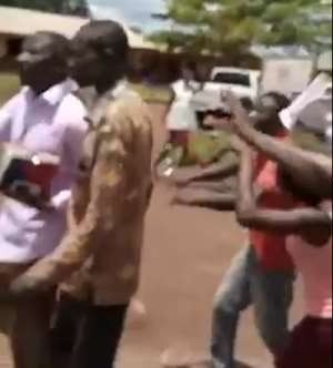 VIDEO NPP Chairman escape beatings over President's MCE nominee for Sefwi Wiawso