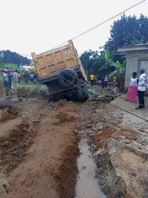 Ashongman: Tipper truck rams into 4 vehicles, injures 4; one unconscious