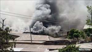 Buildings have been set ablaze in the latest clashes in Jos