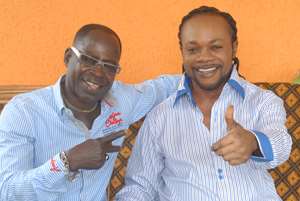 Abrantie Amarkye Dede left in a pose with Daddy Lumba