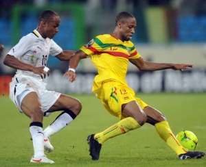Keita in a tussle with Dede Ayew