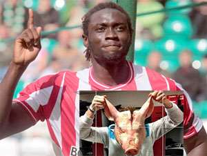 Brek Shea holds aloft the pig’s head (INSET) which was found in Kenwyne Jones locker
