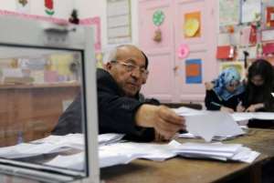 Officials start counting the votes in Algiers in May 2012.  By Farouk Batiche (AFP/File)