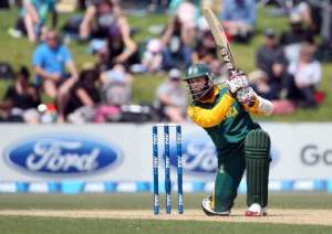 South Africa's Hashim Amla bats during the one day international cricket match against New Zealand in Mount Maunganui on October 24, 2014.  By Michael Bradley AFP