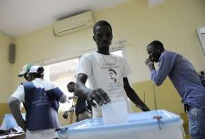 An Angolan casts his ballot at a polling station in the outskirts of Luanda. By Stephane de Sakutin (AFP)