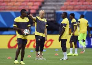 Cameroon's head coach Volker Finke 2nd L instructs his players during a training session at the Amazonia Arena in Manaus, Brazil, on June 17, 2014, on the eve of their FIFA World Cup Group A match against Croatia.  By Pierre-Philippe Marcou AFP