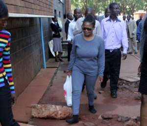 Zimbabwean lawyer Beatrice Mtetwa heads to court in Harare on March 19, 2013.  By Jekesai Njikizana (AFP/File)