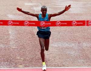 Kenya's Eliud Kipchoge wins the men's London Marathon on April 26, 2015.  By Sean Dempsey AFP
