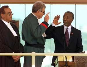 Chaskalson (centre) was a member of the legal team that defended Mandela during the 1963-64 Rivonia trial.  By Odd Andersen (AFP/File)