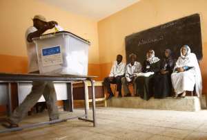 A Sudanese man casts his vote at a polling station in the capital Khartoum on April 16, 2015.  By Ashraf Shazly AFP
