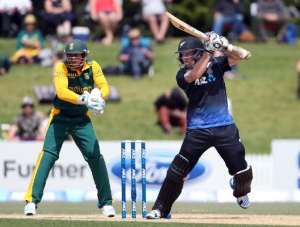 New Zealands Luke Ronchi bats watched by South Africa's wicket keeper Quinton de Kock during their one day international match, at the Bay Oval in Mount Maunganui, on October 21, 2014.  By Michael Bradley AFP
