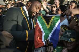 South African prop Tendai Mtawarira signs autographs during the official send-off for the World Cup in Johannesburg on September 11, 2015.  By Gianluigi Guercia AFPFile