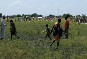 Residents struggle in mud while receiving aid food supplies distributed by the United Nations World Food Programme and other aid agencies, in Koch County, Unity State, South Sudan on September 25, 2015.  By Waakhe Simon Wudu AFPFile